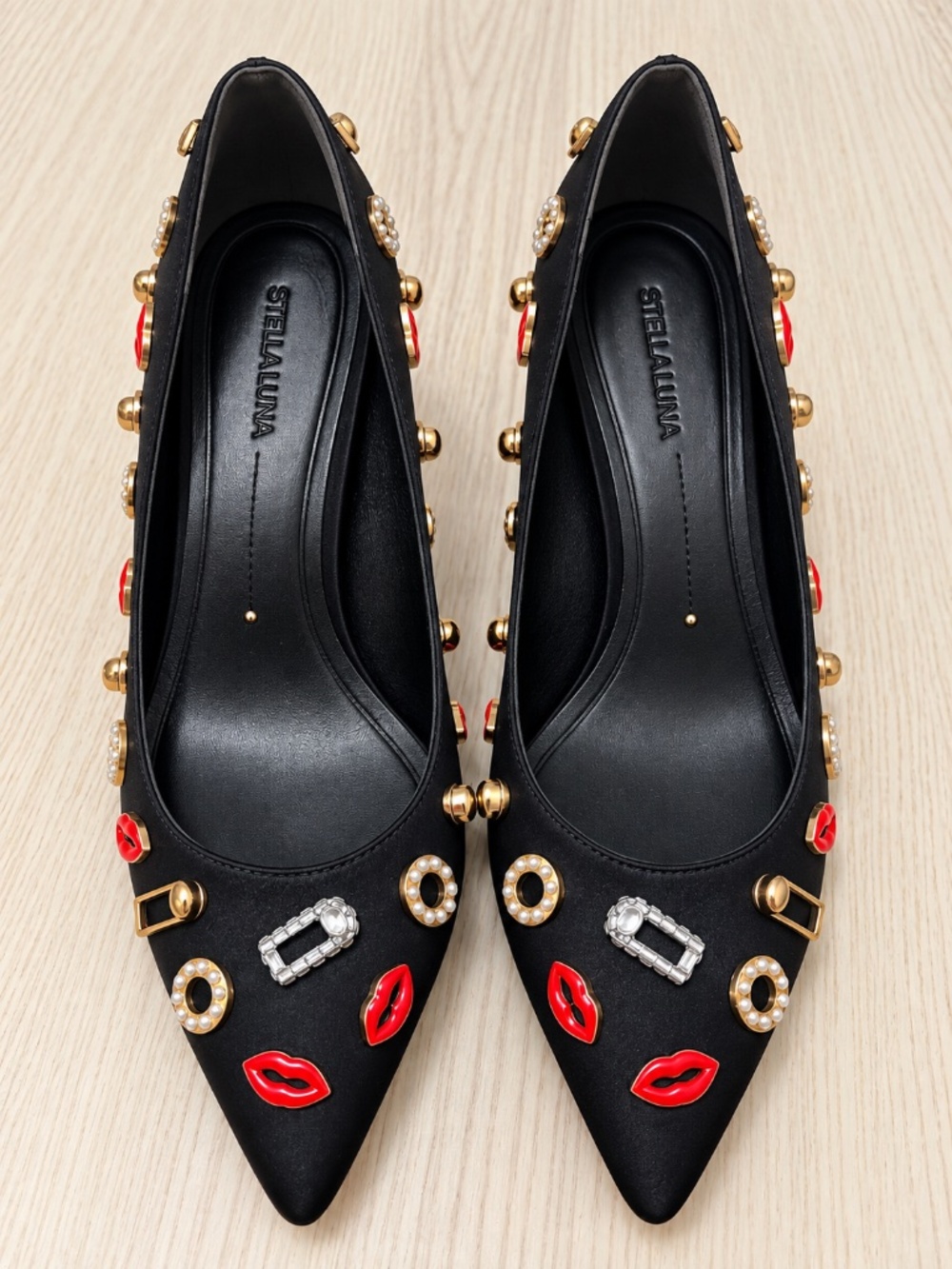 STELLA LUNA Black Satin Pointed-Toe Pumps｜Pearl & Red Lip Embellishment｜Size 37